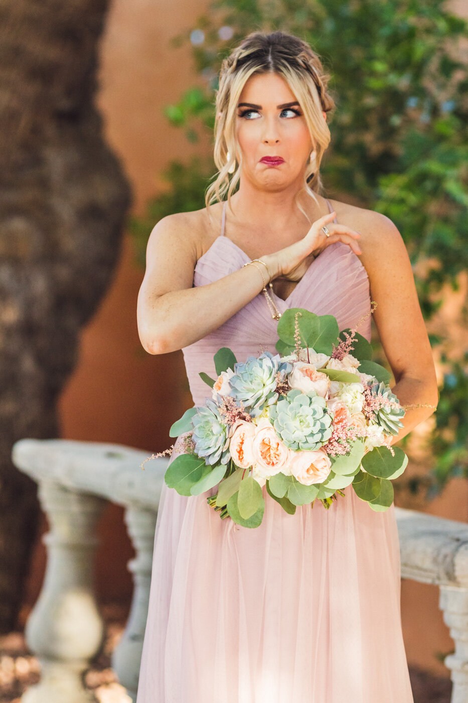 bridesmaid-pulls-vows-out-of-bra.jpg
